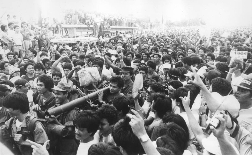 1986-Feb-23-Philippine-People-Power-Revolution-Edsa-anniversary-PHILIPPINE-DAILY-INQUIRER-PHOTO.jpg